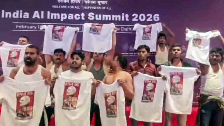 பிரதமர் மோடிக்கு எதிராக டெல்லியில் நடந்த பகீர் போராட்டம்!