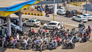 பெட்ரோல், டீசல் மீதான கலால் வரி திடீரென குறைப்பு!