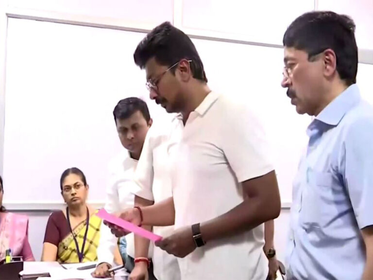 சேப்பாக்கத்தில் உதயநிதி, திருச்சி கிழக்கில் விஜய் வேட்புமனு தாக்கல்!