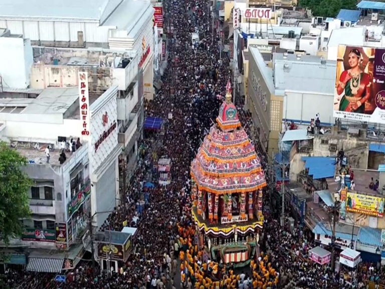 மதுரை குலுங்கியது… சித்திரைத் தேரோட்ட திருவிழா கோலாகலம்