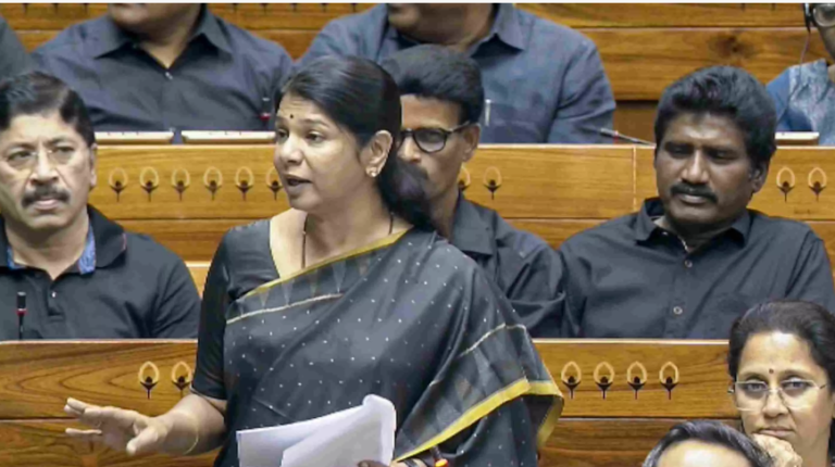 இந்தியாவின் வரைபடத்தை மாற்ற முயற்சிக்கின்றனர்: கனிமொழி எம்.பி குற்றச்சாட்டு