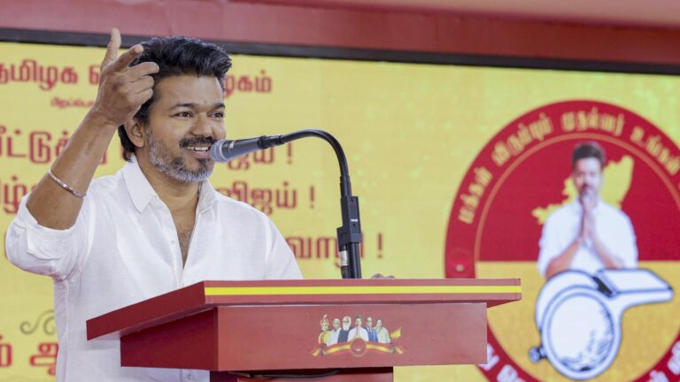 ரிசார்ட் அரசியலைக் கொண்டு வந்த விஜய்... விடுதலைச் சிறுத்தைகள் கட்சி விமர்சனம்
