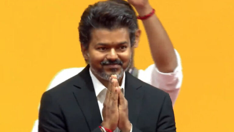 தமிழகத்தின் முதலமைச்சராக பதவியேற்றார் விஜய்: 9 அமைச்சர்களும் பதவியேற்பு