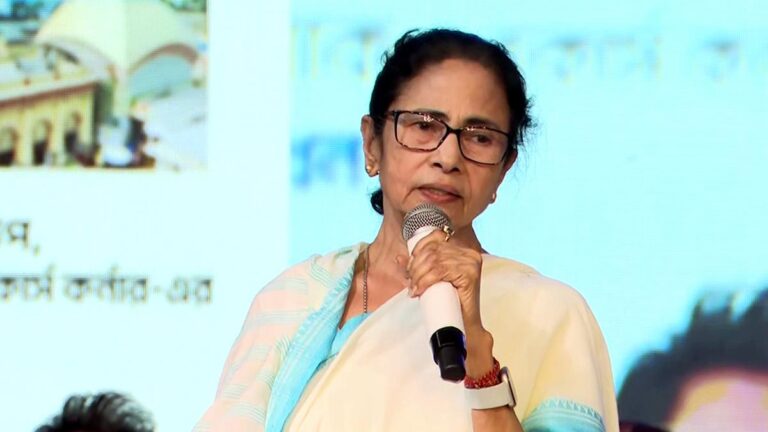 சர்ச்சைக்குரிய பேச்சு… மம்தா பானர்ஜி மீது வழக்குப்பதிவு