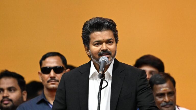 குழந்தைகளைப் பணியமர்த்தக் கூடாது: முதல்வர் விஜய் எச்சரிக்கை