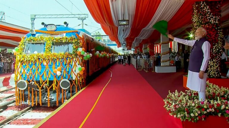 இந்தியாவின் முதல் ஹைட்ரஜன் ரயில்... பிரதமர் மோடி தொடங்கி வைத்தார்