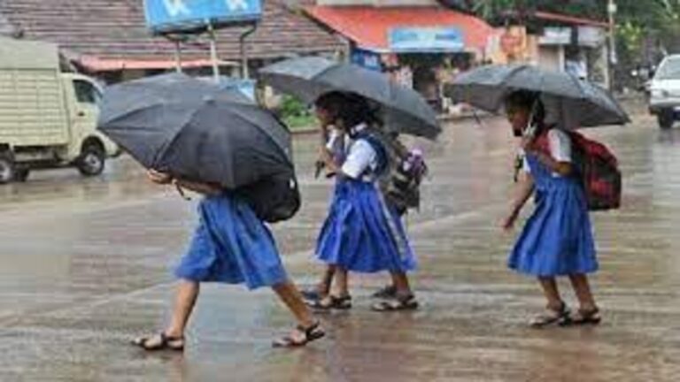 விடாது பெய்யும் கனமழை… கூடலூரில் பள்ளிகளுக்கு விடுமுறை!