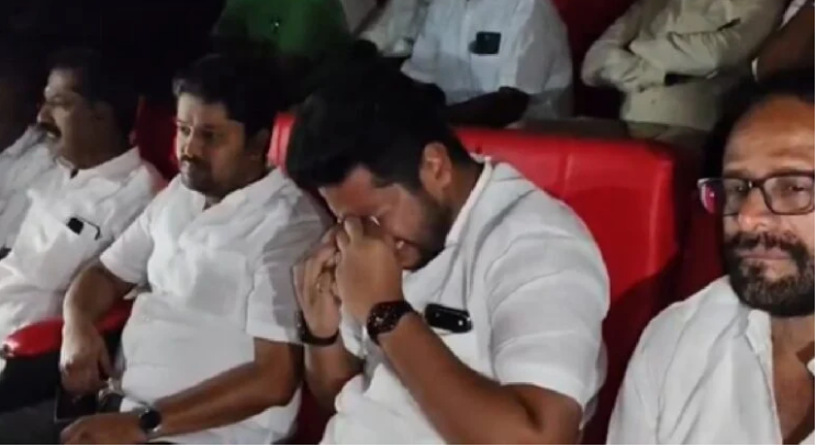 என்ன நடக்கிறது தமிழ்நாட்டில்?… ‘ஜனநாயகன்’ படம் பார்த்து அழுத தவெக அமைச்சர்!