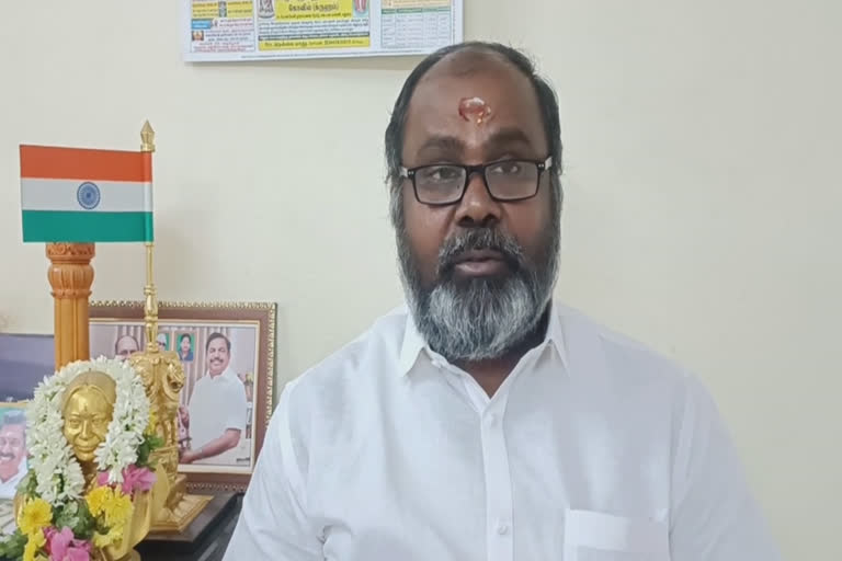 இன்னும் 12 அதிமுக எம்எல்ஏக்கள் ராஜினாமா : அதிர்ச்சி கொடுக்கும் ஆர்.பி.உதயகுமார்!