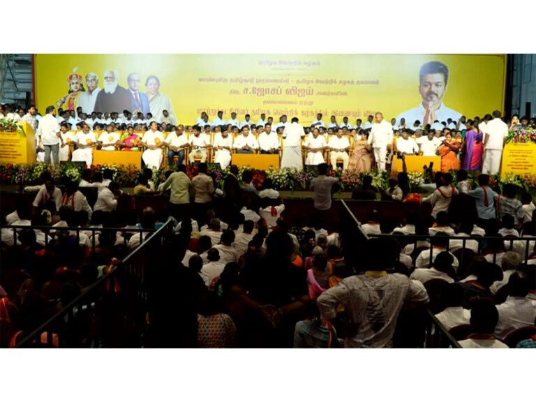 தவெகவில் இணைந்த 4 அதிமுக முன்னாள் அமைச்சர்கள்!