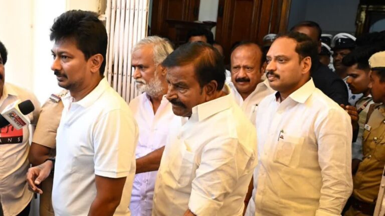 சபாநாயகர் பேச அனுமதி மறுப்பு: சட்டசபையில் இருந்து திமுக வெளிநடப்பு!