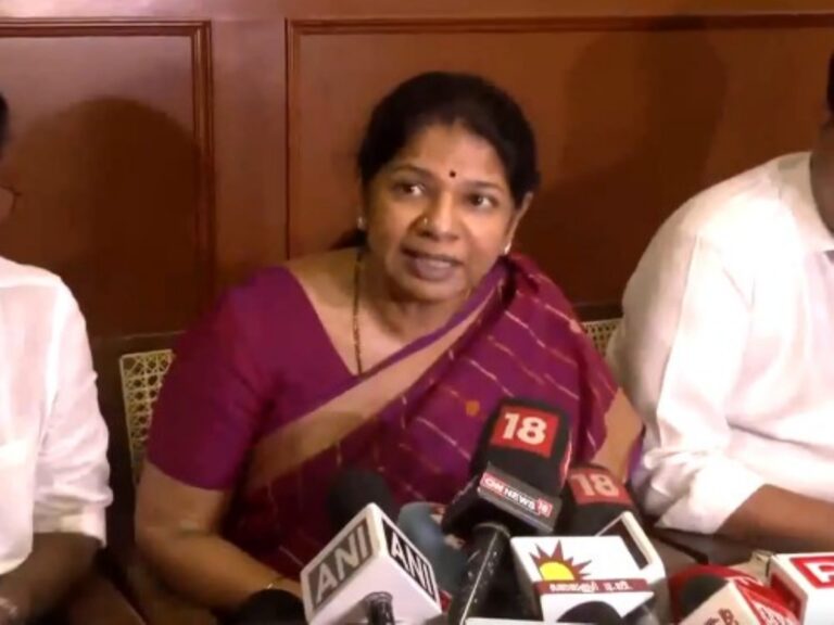 பேருந்தில் இருந்து கீழே தள்ளி விடப்பட்ட பழங்குடி மாணவிகள்: கனிமொழி எம்.பி கண்டனம்
