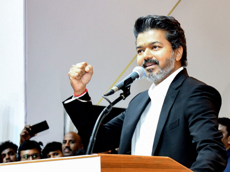 காந்தியின் கனவை நினைவாக்குவோம்: முதலமைச்சர் விஜய் ட்விட்