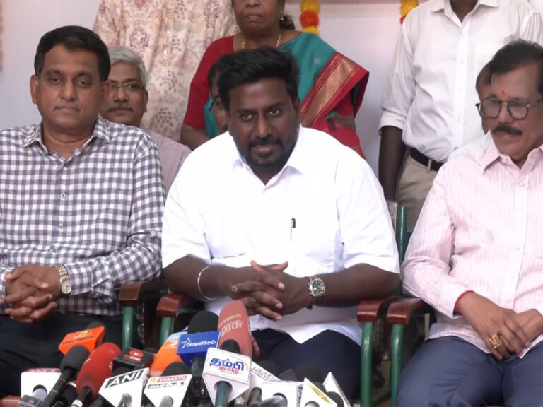 10, 12-ம் வகுப்பு பொதுத்தேர்வு அட்டவணையை வெளியிட்டார் ராஜ்மோகன்