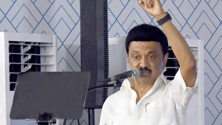 தமிழக நெடுஞ்சாலை வழிகாட்டி பலகையில் இந்தி: மு.க.ஸ்டாலின் எச்சரிக்கை
